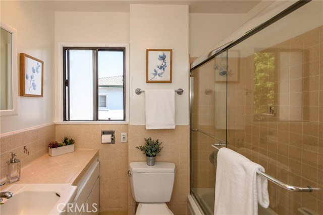 403 Lucia Avenue, Redondo Beach, California 90277, 3 Bedrooms Bedrooms, ,1 BathroomBathrooms,Residential,Sold,Lucia,SB18144542