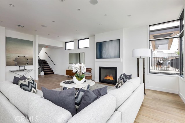 937 15th Street, Hermosa Beach, California 90254, 4 Bedrooms Bedrooms, ,5 BathroomsBathrooms,Residential,Sold,15th,SB20164161