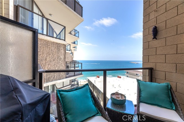 531 Esplanade, Redondo Beach, California 90277, 2 Bedrooms Bedrooms, ,Residential,Sold,Esplanade,SW21140273