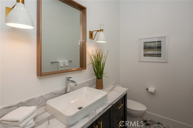 2400 John Street, Manhattan Beach, California 90266, 5 Bedrooms Bedrooms, ,2 BathroomsBathrooms,Residential,Sold,John,SB19208383