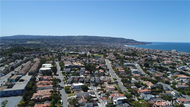 303 S Lucia, Redondo Beach, California 90277, ,Residential Income,Sold,S Lucia,SB18096816