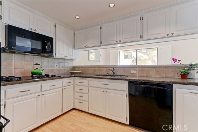 105 Irena Avenue, Redondo Beach, California 90277, 3 Bedrooms Bedrooms, ,3 BathroomsBathrooms,Residential,Sold,Irena,SB17195554