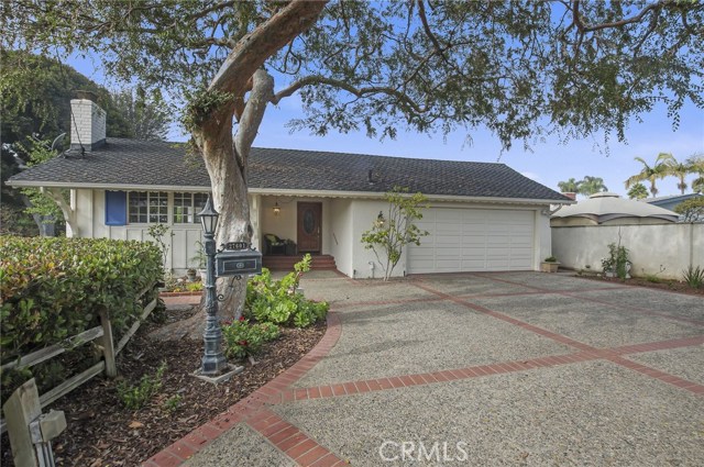 LARGE DRIVEWAY WITH PLENTY OF PARKING
