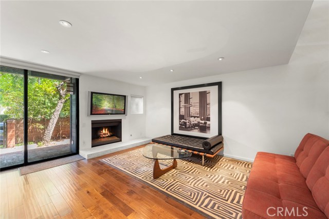 Detail Gallery Image 1 of 1 For 1033 Carol Dr #T5,  West Hollywood,  CA 90069 - 2 Beds | 1/1 Baths