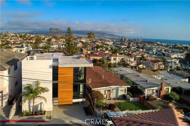 946 8th Street, Hermosa Beach, California 90254, 4 Bedrooms Bedrooms, ,3 BathroomsBathrooms,Residential,Sold,8th,SB20005641
