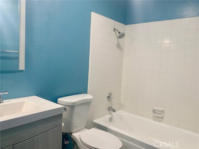 Upstairs full bath