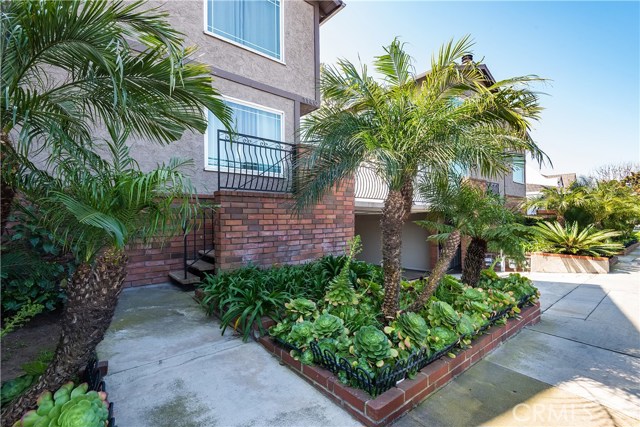 1140 Manhattan Beach Boulevard, Manhattan Beach, California 90266, 2 Bedrooms Bedrooms, ,2 BathroomsBathrooms,Residential,Sold,Manhattan Beach,SB19066829