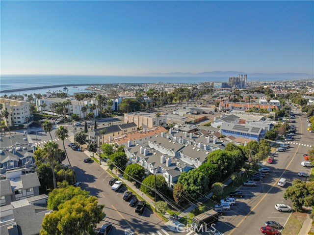 317 Emerald Street, Redondo Beach, California 90277, 2 Bedrooms Bedrooms, ,2 BathroomsBathrooms,Residential,Sold,Emerald,SB20221825