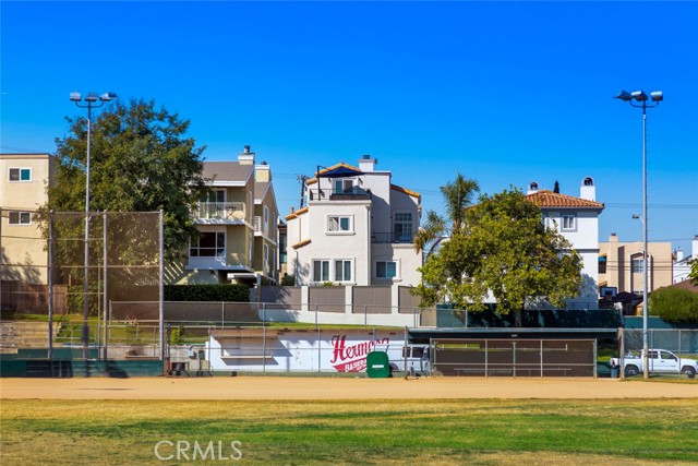 448 11th Street, Hermosa Beach, California 90254, 3 Bedrooms Bedrooms, ,2 BathroomsBathrooms,Residential,Sold,11th,SB21153589