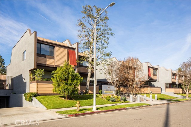 3 Bed Home for Sale in Los Angeles, California