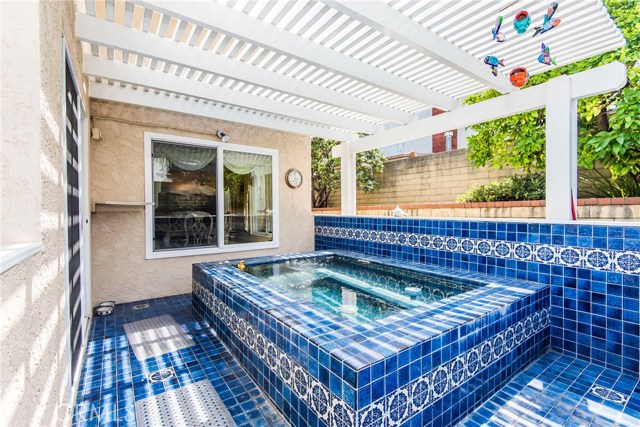 Over-sized Jacuzzi Over-sized Jacuzzi