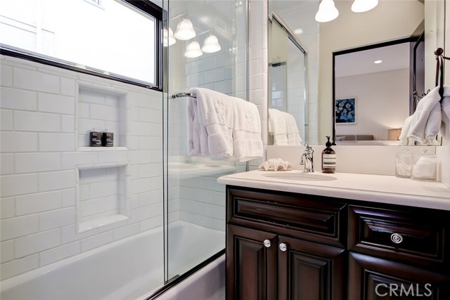 320 33rd Place, Manhattan Beach, California 90266, 3 Bedrooms Bedrooms, ,3 BathroomsBathrooms,Residential,Sold,33rd,SB21043576