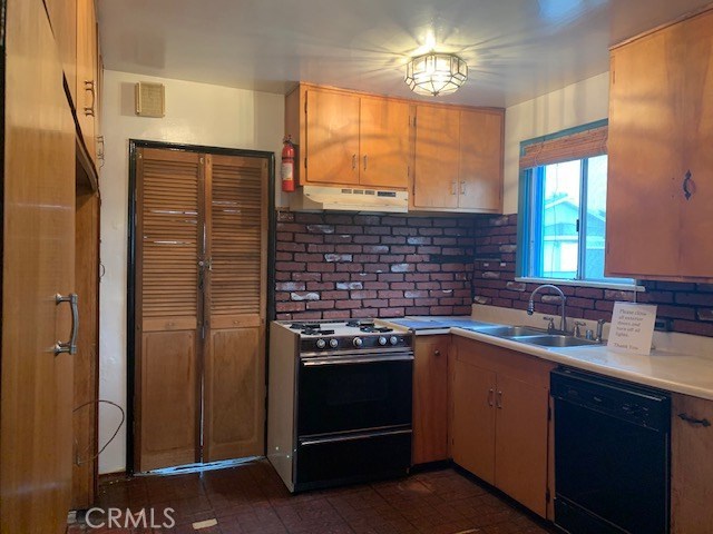 2200 Robinson Street, Redondo Beach, California 90278, 2 Bedrooms Bedrooms, ,2 BathroomsBathrooms,Residential,Sold,Robinson,PV21019471