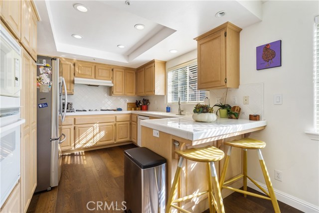 U-shaped kitchen, perfect when there are multiple cooks in the kitchen