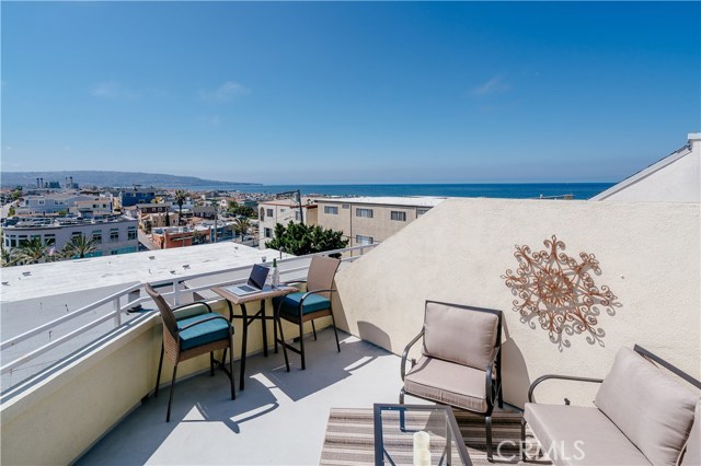 1454 Loma Drive, Hermosa Beach, California 90254, 2 Bedrooms Bedrooms, ,2 BathroomsBathrooms,Residential,Sold,Loma,SB17085148