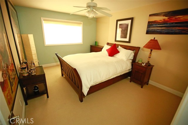 Ceiling fan and mirrored closet doors accent this bedroom!