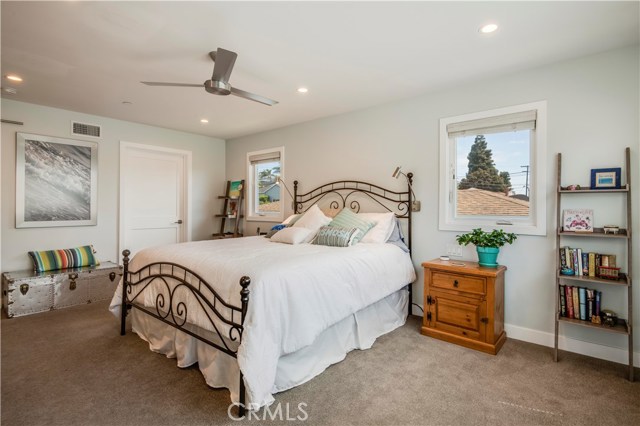 1074 7th Street, Hermosa Beach, California 90254, 4 Bedrooms Bedrooms, ,3 BathroomsBathrooms,Residential,Sold,7th,SB19068500