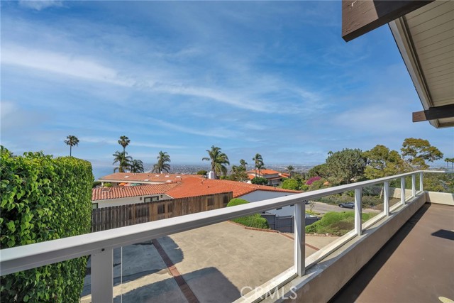 969 Via Del Monte, Palos Verdes Estates, California 90274, 4 Bedrooms Bedrooms, ,2 BathroomsBathrooms,Residential,Sold,Via Del Monte,PV21111150