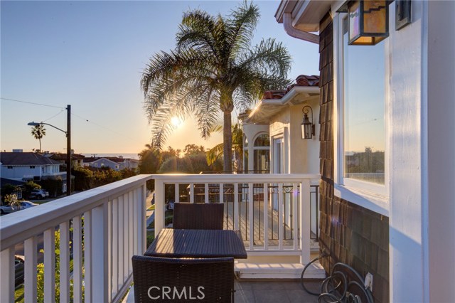 637 17th Street, Manhattan Beach, California 90266, 6 Bedrooms Bedrooms, ,3 BathroomsBathrooms,Residential,Sold,17th,SB20249999