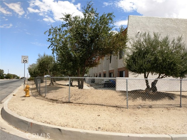 55893 Santa Fe, Yucca Valley, CA 92284-3175