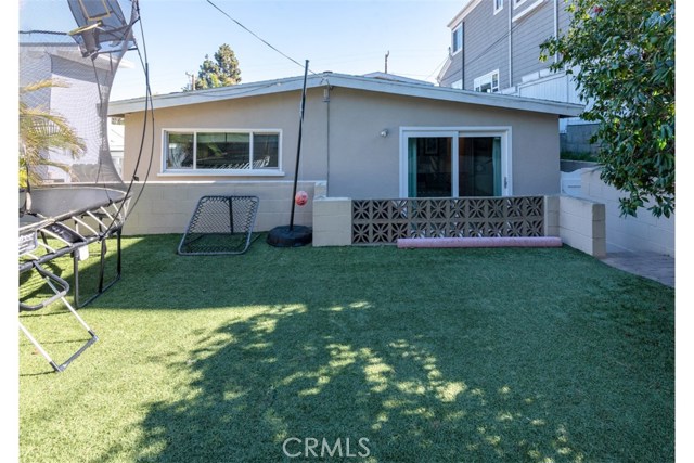 2105 Walnut Avenue, Manhattan Beach, California 90266, 4 Bedrooms Bedrooms, ,2 BathroomsBathrooms,Residential,Sold,Walnut,SB19018685