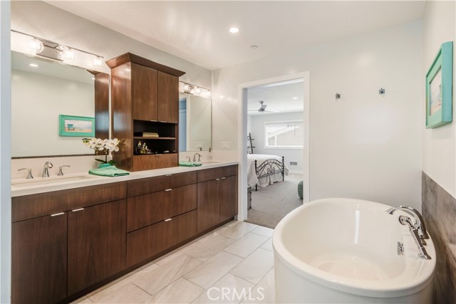 1074 7th Street, Hermosa Beach, California 90254, 4 Bedrooms Bedrooms, ,3 BathroomsBathrooms,Residential,Sold,7th,SB19068500