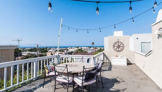 724 9TH, Hermosa Beach, California 90254, 4 Bedrooms Bedrooms, ,2 BathroomsBathrooms,Residential,Sold,9TH,SB19071398