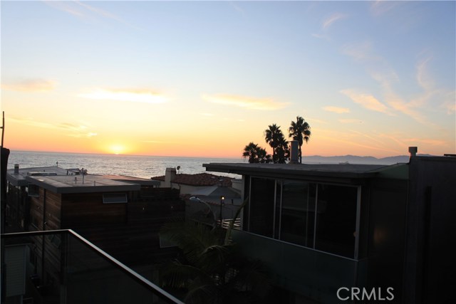 116 24th Place, Manhattan Beach, California 90266, 3 Bedrooms Bedrooms, ,3 BathroomsBathrooms,Residential,Sold,24th,SB17219013