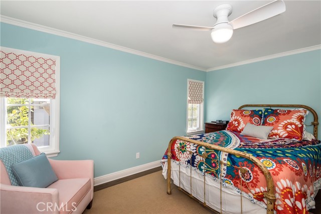 592 33rd Street, Manhattan Beach, California 90266, 3 Bedrooms Bedrooms, ,3 BathroomsBathrooms,Residential,Sold,33rd,SB19082655