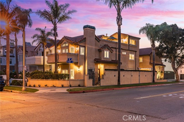 Photo of 327 8th Street, Huntington Beach, CA 92648