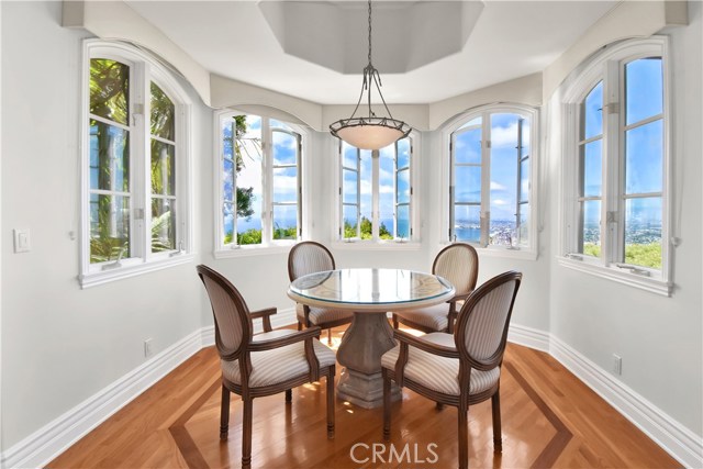 Wonderful kitchen nook to enjoy the great view.