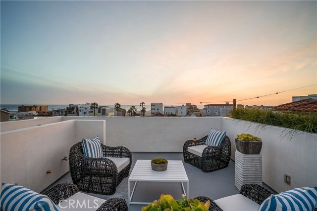 121 2nd Street, Hermosa Beach, California 90254, 4 Bedrooms Bedrooms, ,4 BathroomsBathrooms,Residential,Sold,2nd,SB19073415