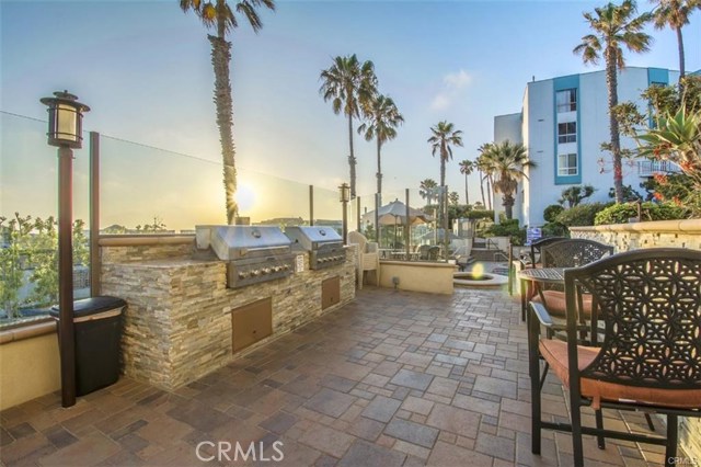 685 The Village, Redondo Beach, California 90277, 2 Bedrooms Bedrooms, ,1 BathroomBathrooms,Residential,Sold,The Village,SB20233726