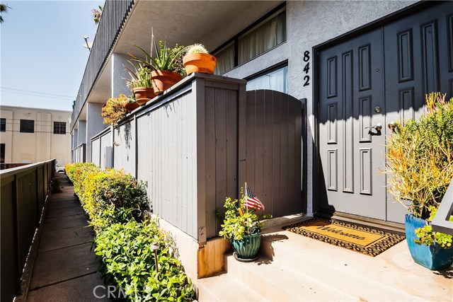 842 1st Street, Hermosa Beach, California 90254, 2 Bedrooms Bedrooms, ,3 BathroomsBathrooms,Residential,Sold,1st,SB20131143