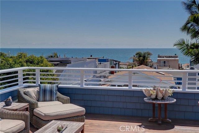 2461 Myrtle Avenue, Hermosa Beach, California 90254, 4 Bedrooms Bedrooms, ,Residential,Sold,Myrtle,SB20143754