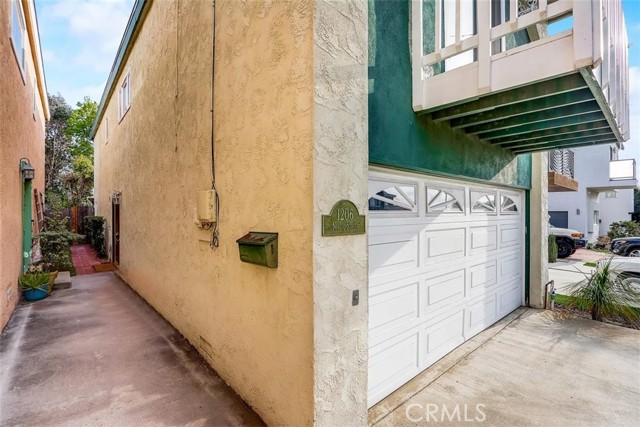 1206 9th Street, Hermosa Beach, California 90254, 3 Bedrooms Bedrooms, ,2 BathroomsBathrooms,Residential,Sold,9th,SB21084278