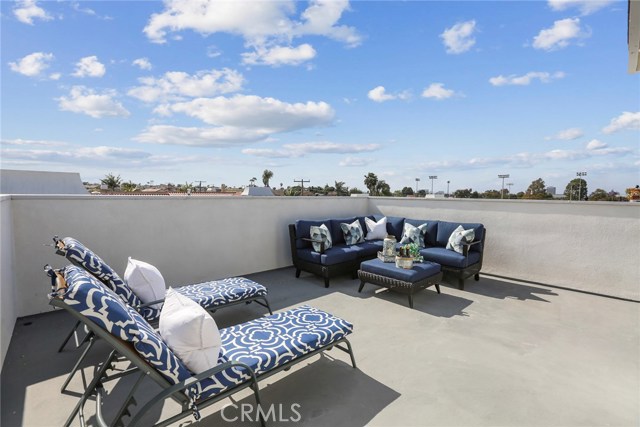 2215 Robinson Street, Redondo Beach, California 90278, 4 Bedrooms Bedrooms, ,4 BathroomsBathrooms,Residential,Sold,Robinson,SB20091863