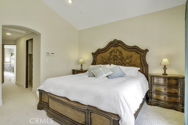 Spacious and elegant master bedroom with en suite bath