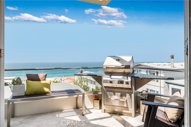 228 33rd Street, Manhattan Beach, California 90266, 3 Bedrooms Bedrooms, ,1 BathroomBathrooms,Residential,Sold,33rd,SB19198538