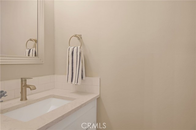 653 Manhattan Beach Boulevard, Manhattan Beach, California 90266, 2 Bedrooms Bedrooms, ,2 BathroomsBathrooms,Residential,Sold,Manhattan Beach,SB19095125