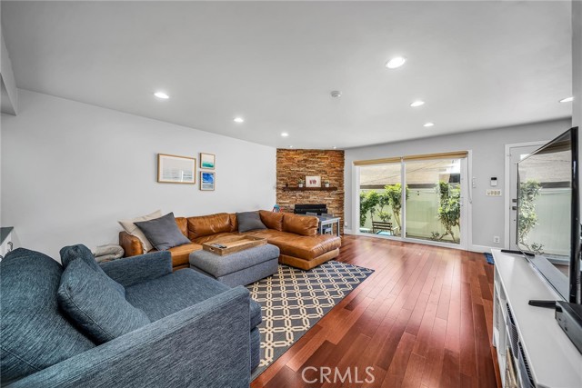 Living room w/ hardwood floors, fireplace and outdoor access