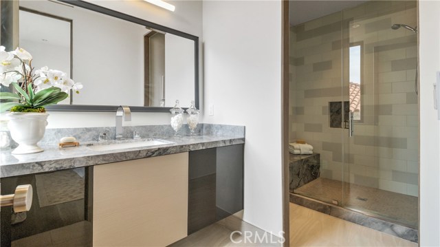 1000 Esplanade, Redondo Beach, California 90277, 2 Bedrooms Bedrooms, ,2 BathroomsBathrooms,Residential,Sold,Esplanade,SB17089319