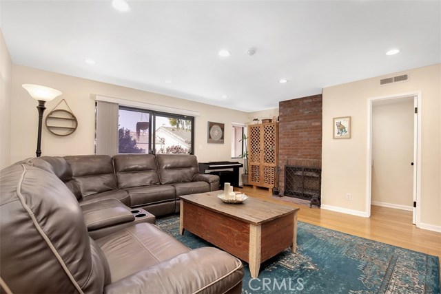 2016 Mathews Avenue, Redondo Beach, California 90278, 2 Bedrooms Bedrooms, ,3 BathroomsBathrooms,Residential,Sold,Mathews,SW19218319