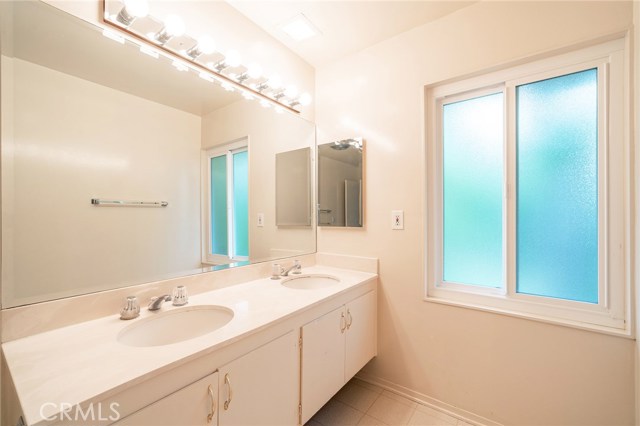 Upstairs full bathroom with dual sinks and full bath tub and shower.