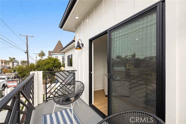 Sunny Adjoining Balcony