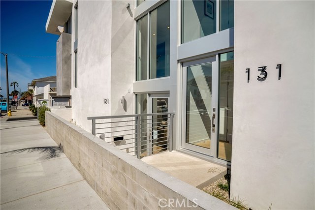 131 2nd Street, Hermosa Beach, California 90254, 4 Bedrooms Bedrooms, ,4 BathroomsBathrooms,Residential,Sold,2nd,SB19073645