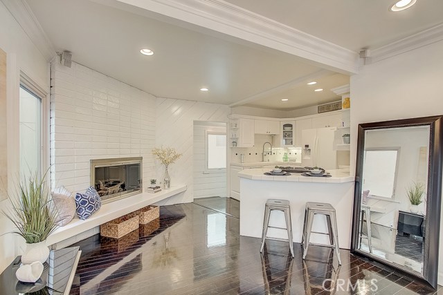 132 35th Place, Hermosa Beach, California 90254, 2 Bedrooms Bedrooms, ,2 BathroomsBathrooms,Residential,Sold,35th,SB19057826