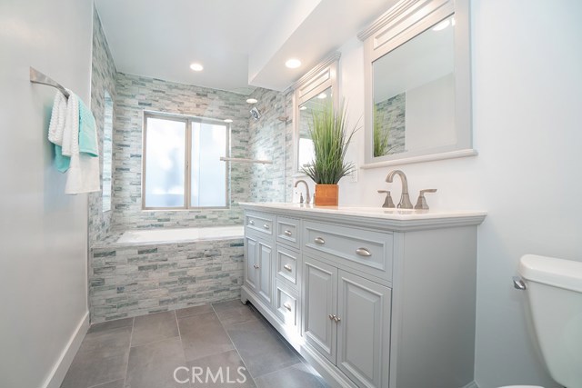 723 3rd Street, Hermosa Beach, California 90254, 2 Bedrooms Bedrooms, ,3 BathroomsBathrooms,Residential,Sold,3rd,SB19147178