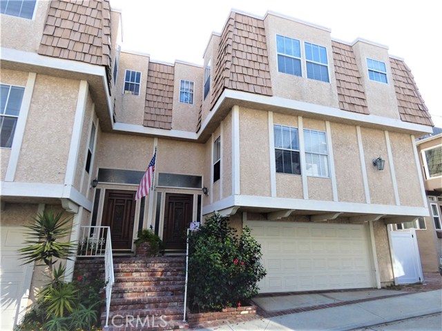 Front entrance with an additional parking spot in front of a 3 car garage (4 car off street parking)