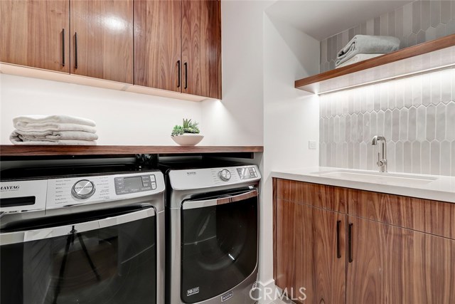 1705 Bayview Drive, Hermosa Beach, California 90254, 4 Bedrooms Bedrooms, ,2 BathroomsBathrooms,Residential,Sold,Bayview,SB20095687